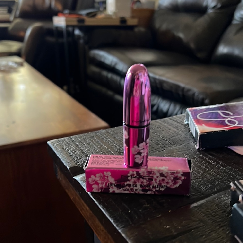 Brand new,
Mac Love Me lipsticks
Color: Potent Petal (vibrant Red)